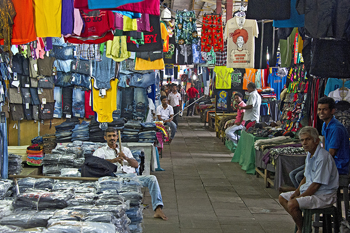 Pettah Shoppin - ArTravele | ArTravele | Agence de voyages de luxe au Sri Lanka | Forfaits touristiques sur mesure Shopping Tour in Colombo