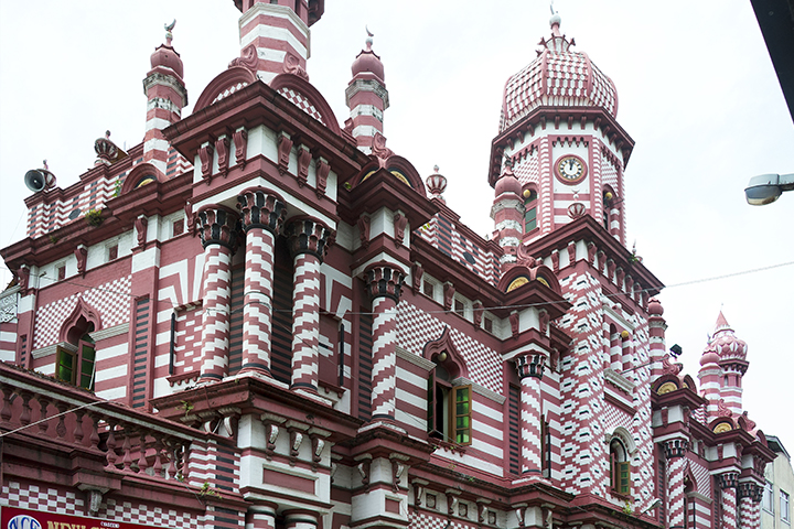 Red Mosque - ArTravele | ArTravele | Agence de voyages de luxe au Sri Lanka | Forfaits touristiques sur mesure colombo sri lanka tours